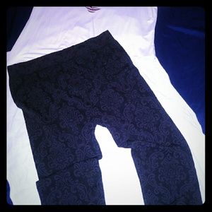 NWOT Black Printed Leggings
